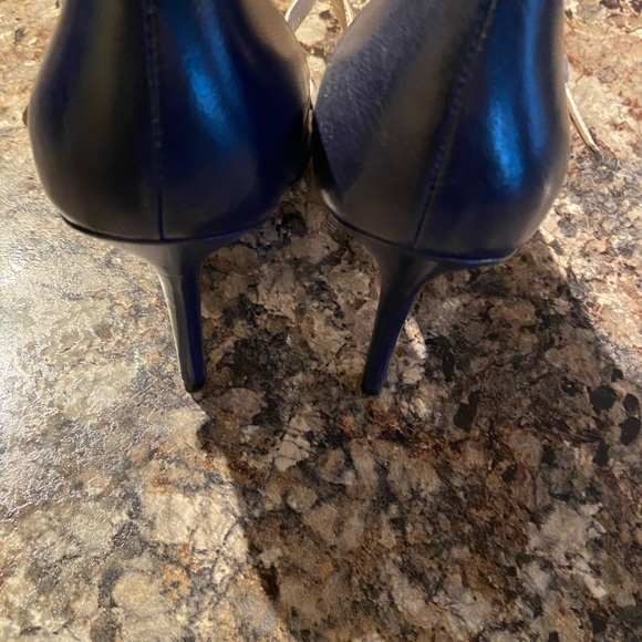Retro Nine West navy heels - Picture 3 of 6